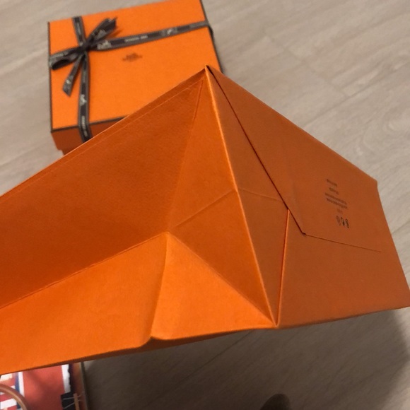 Hermes Box with Bag and Magazines SOLD - Picture 10 of 12